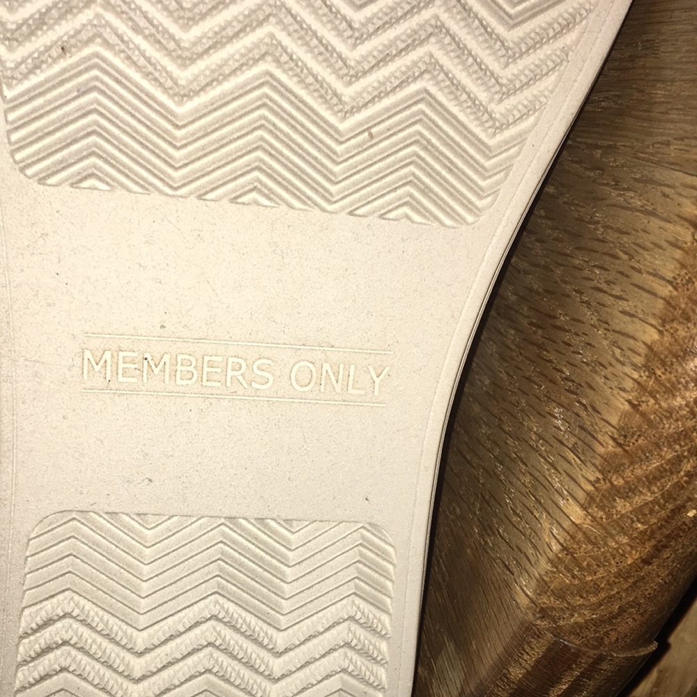 Member’s Only •Packer• White - Picture 6 of 7